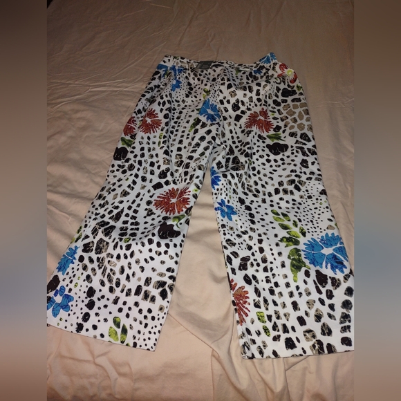 Chico's Relaxed Ladies Crop Capri pants, size 0, Spotted Floral print, NWT - Picture 5 of 15